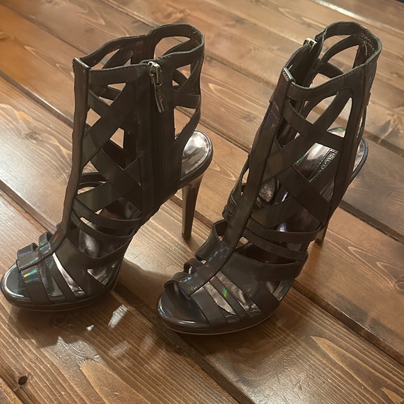 BCBGeneration Silver Multi Strappy Sandal in 8M s38 with 5” heels👡 - Picture 1 of 17